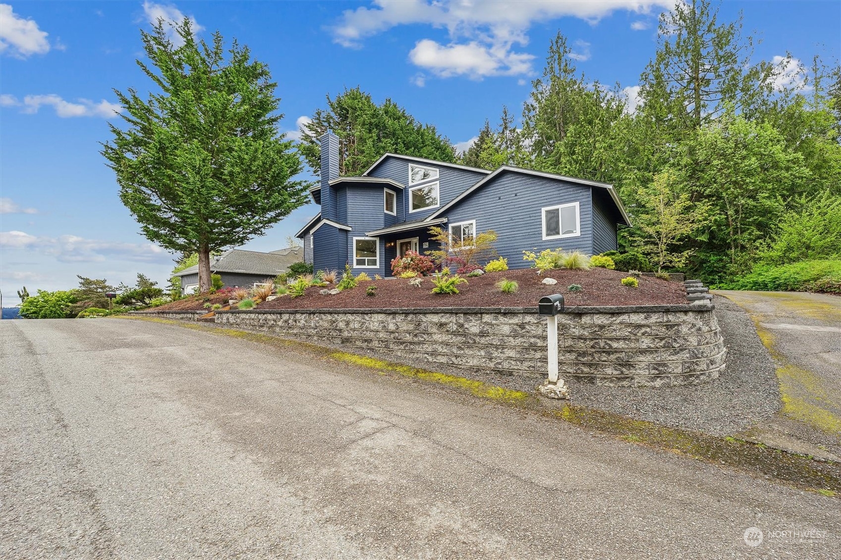2135 NE Edwin Court