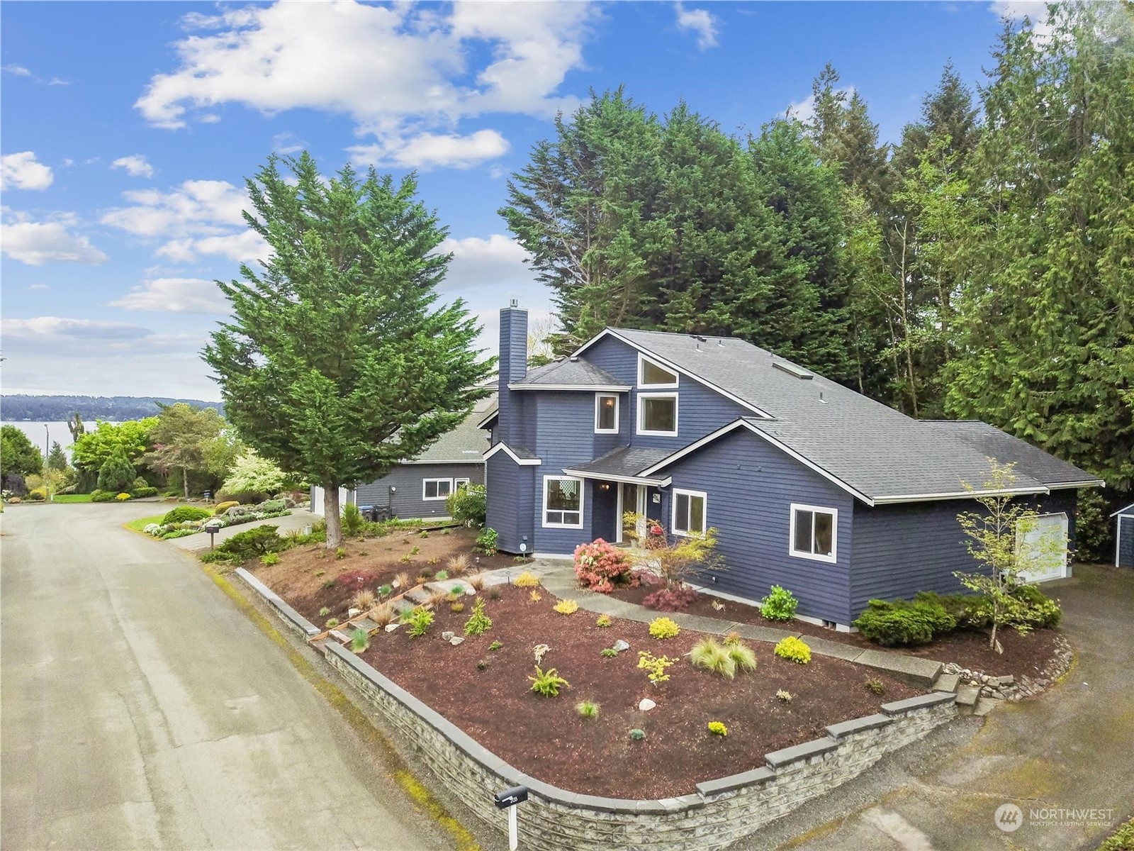 2135 NE Edwin Court