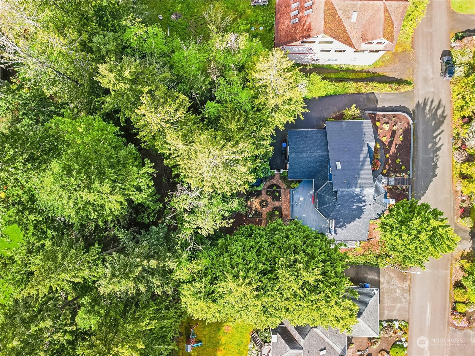 2135 NE Edwin Court