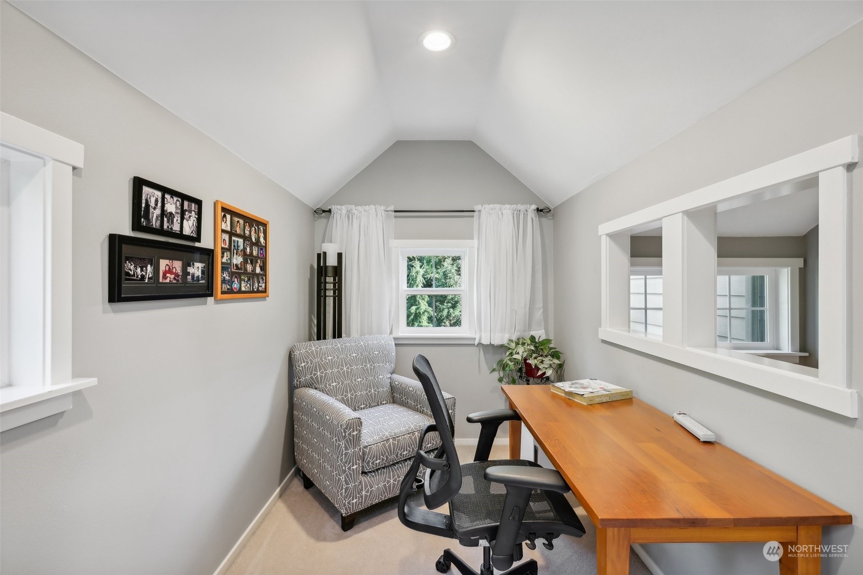 3432 Laurelwood Circle NE