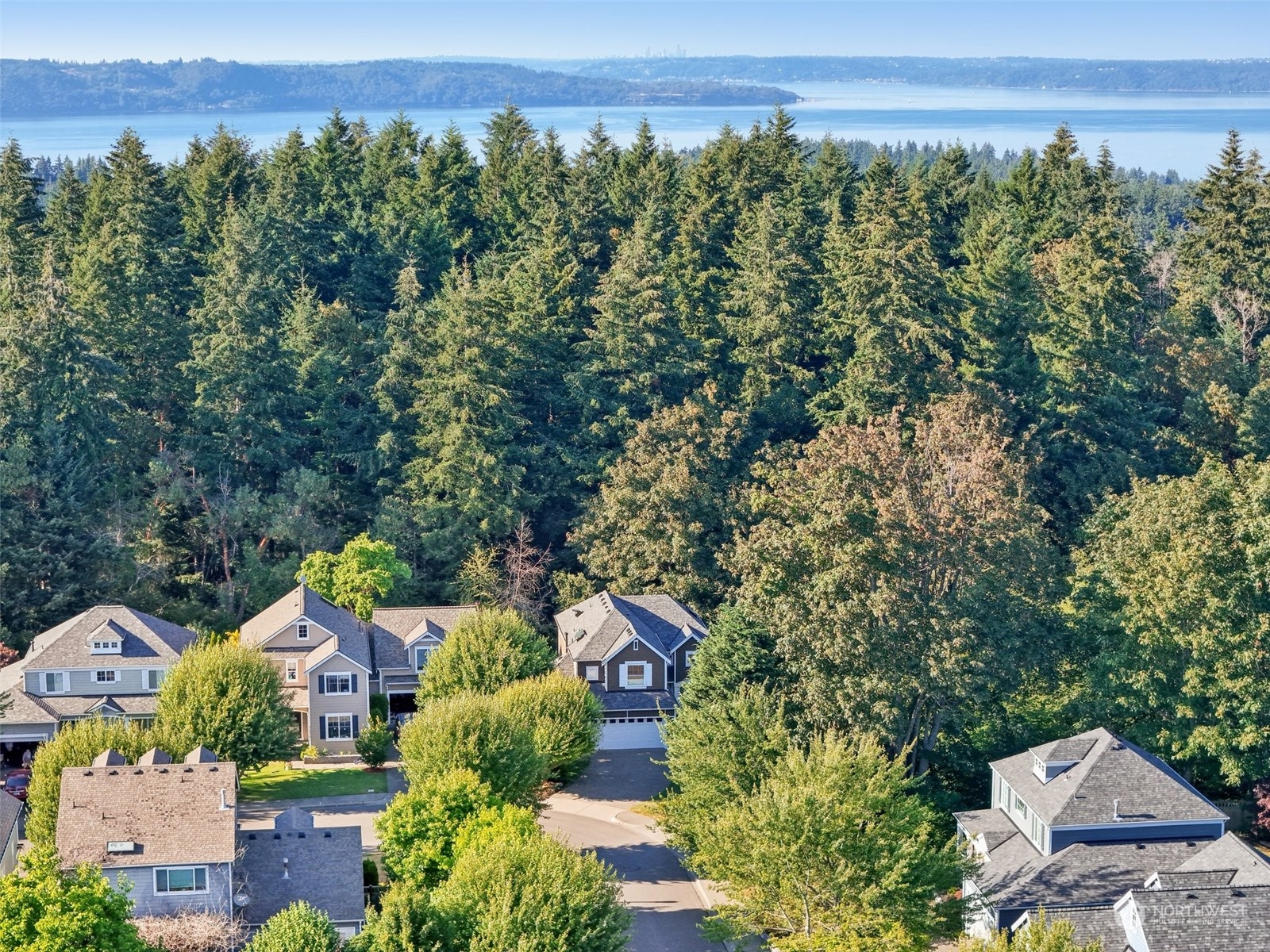 3432 Laurelwood Circle NE