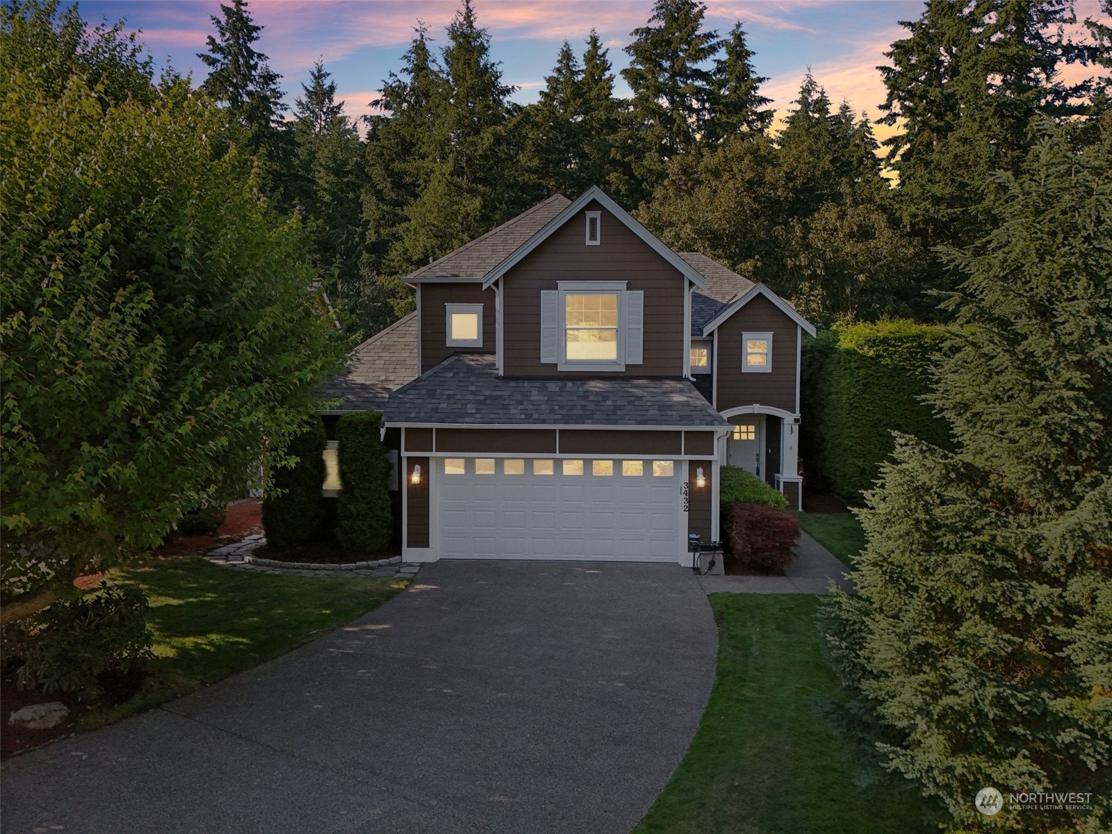 3432 Laurelwood Circle NE