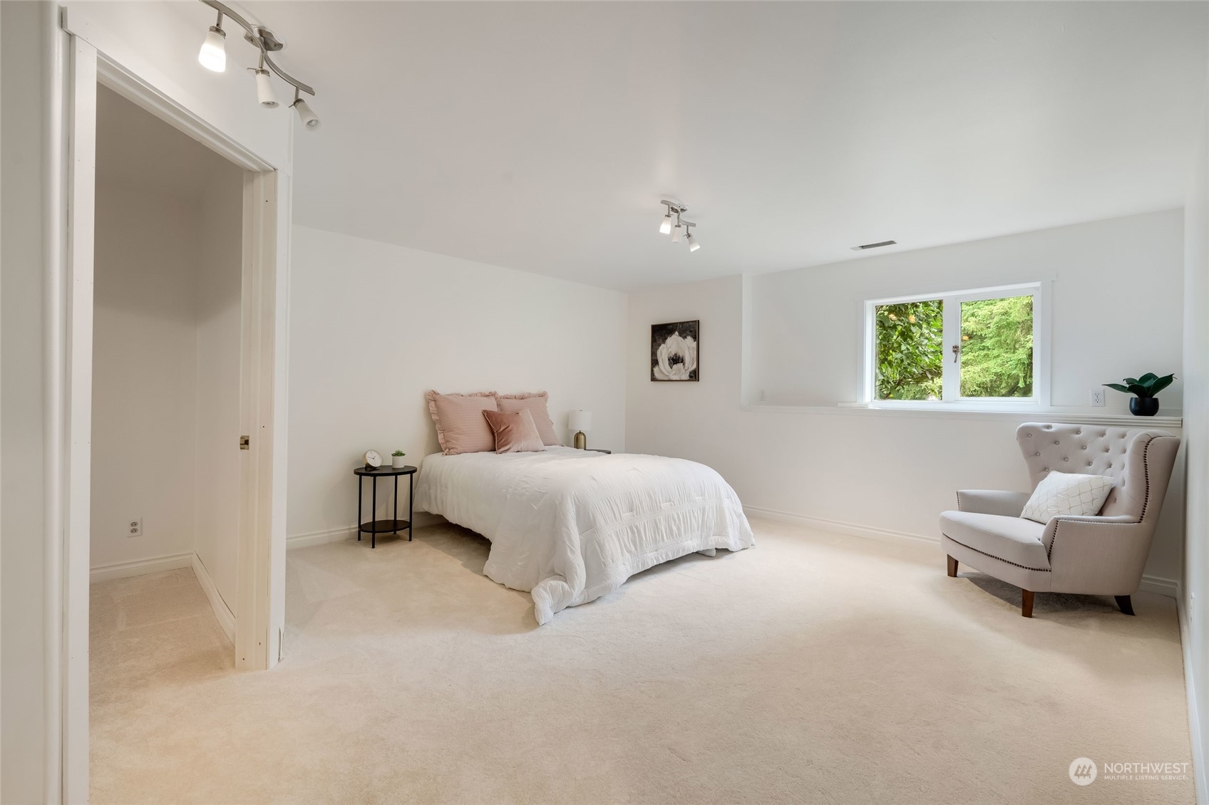 16116 70th Avenue NW