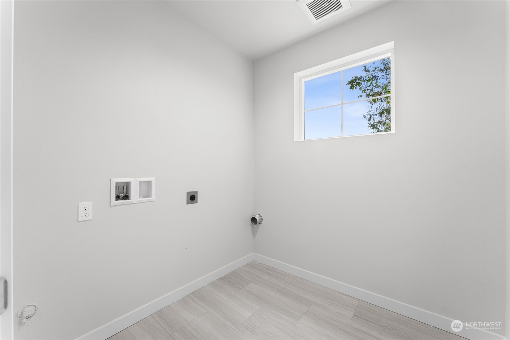 3042 Nevada Avenue E