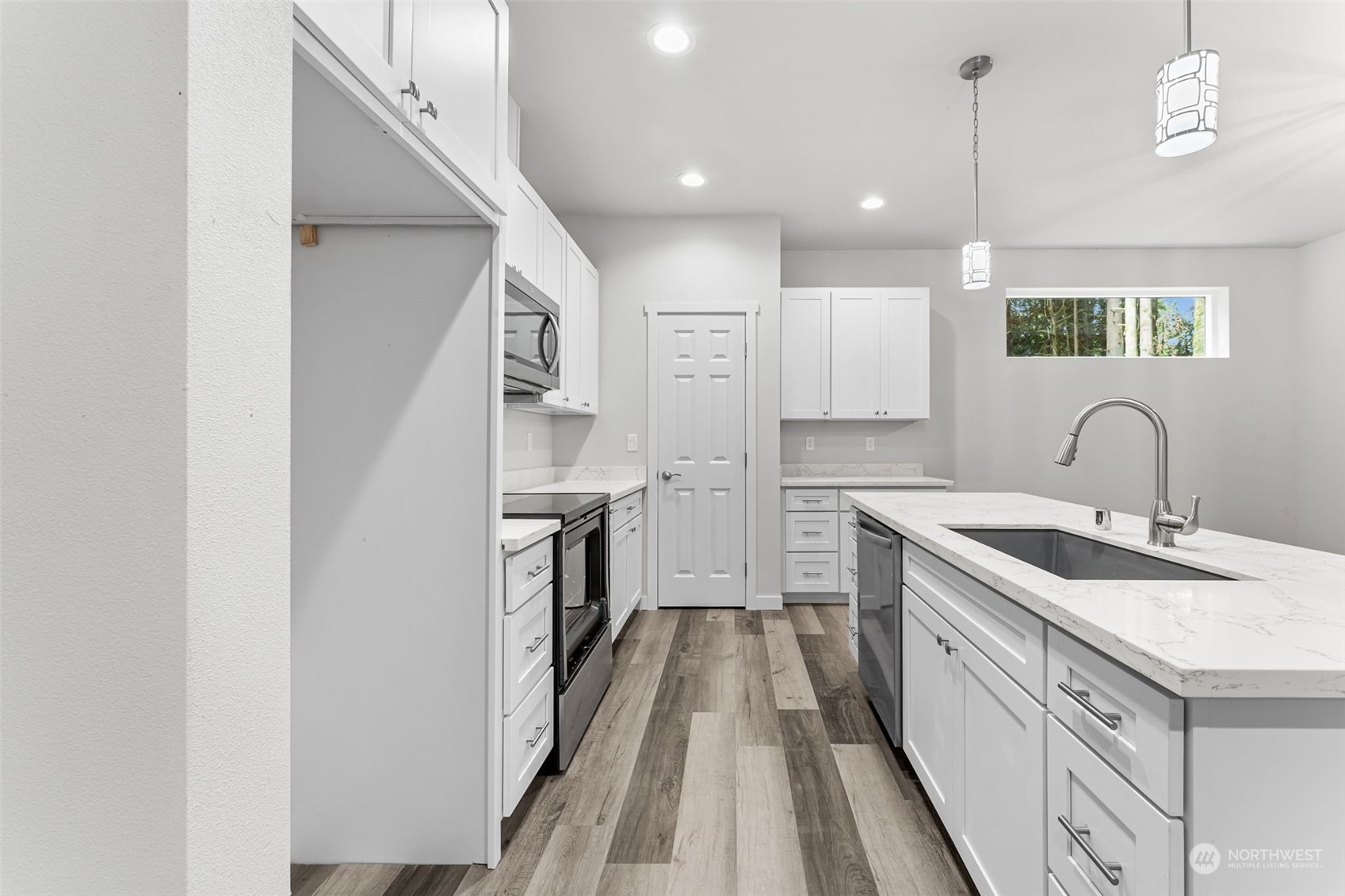 3042 Nevada Avenue E