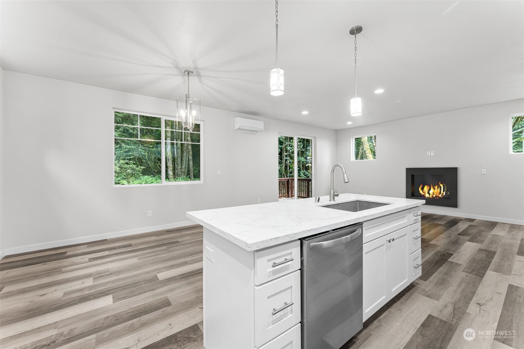 3042 Nevada Avenue E