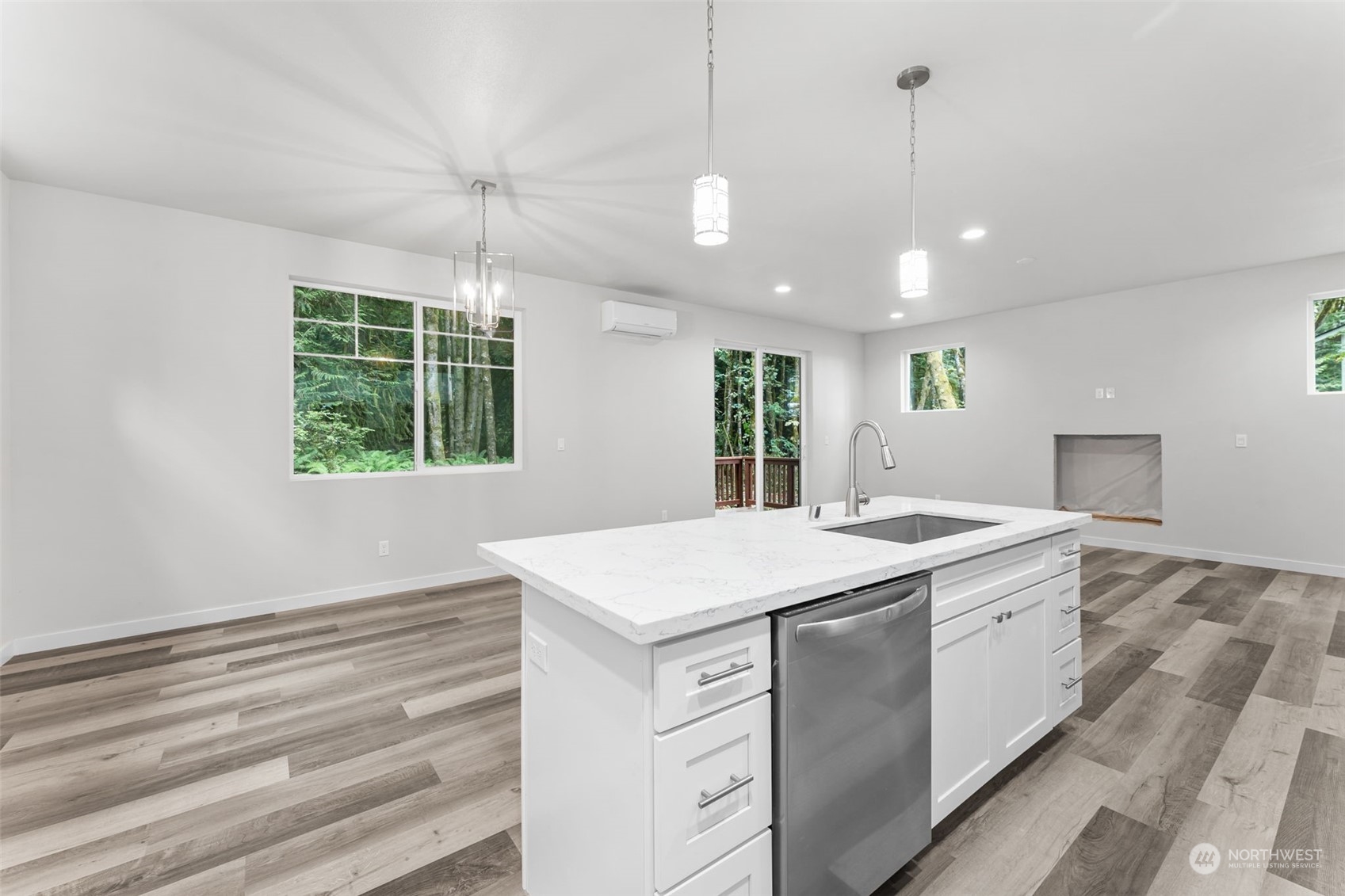 3042 Nevada Avenue E