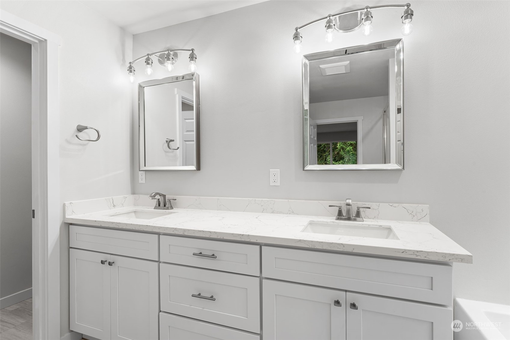 3042 Nevada Avenue E