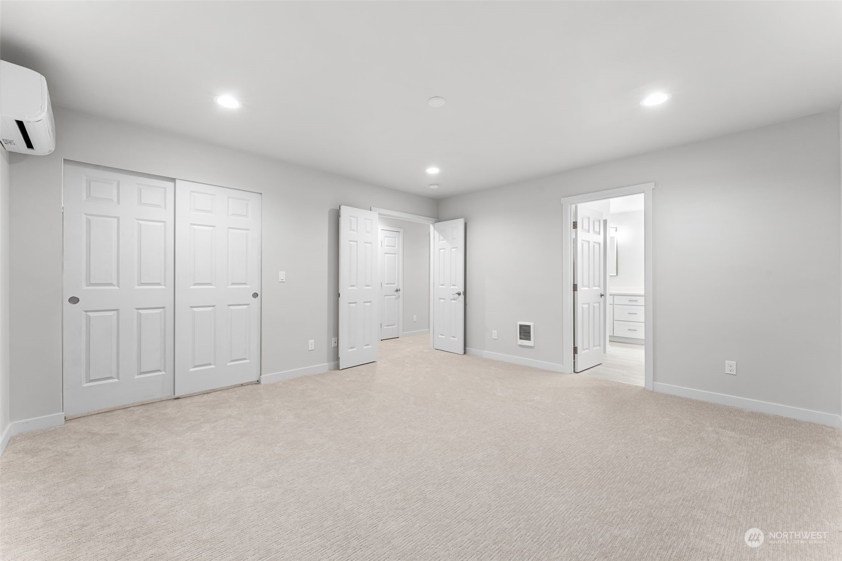 3042 Nevada Avenue E