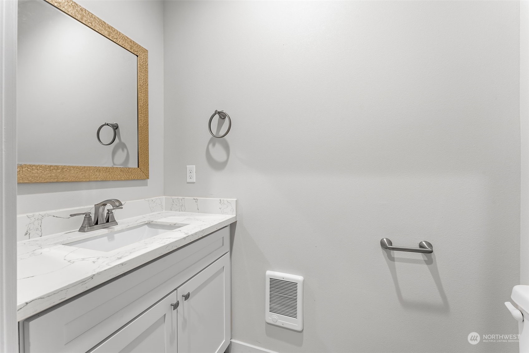 3042 Nevada Avenue E