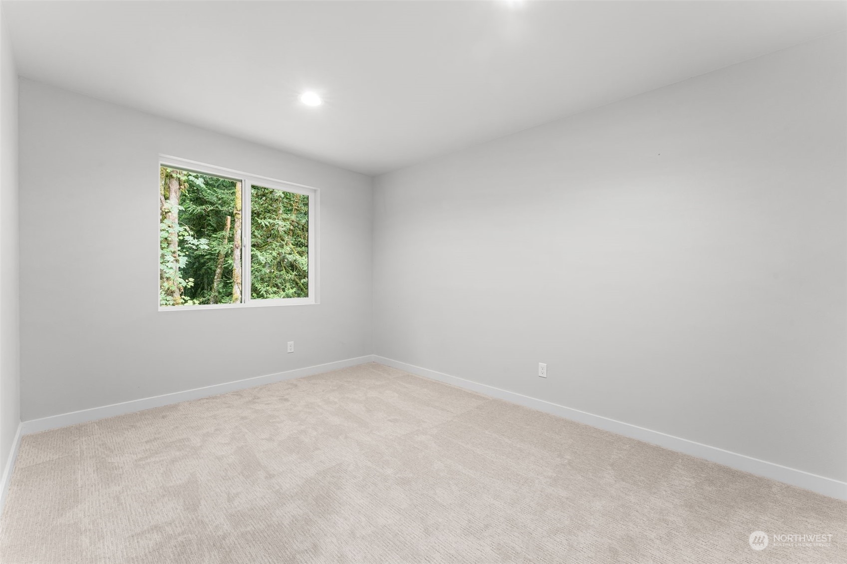 3042 Nevada Avenue E