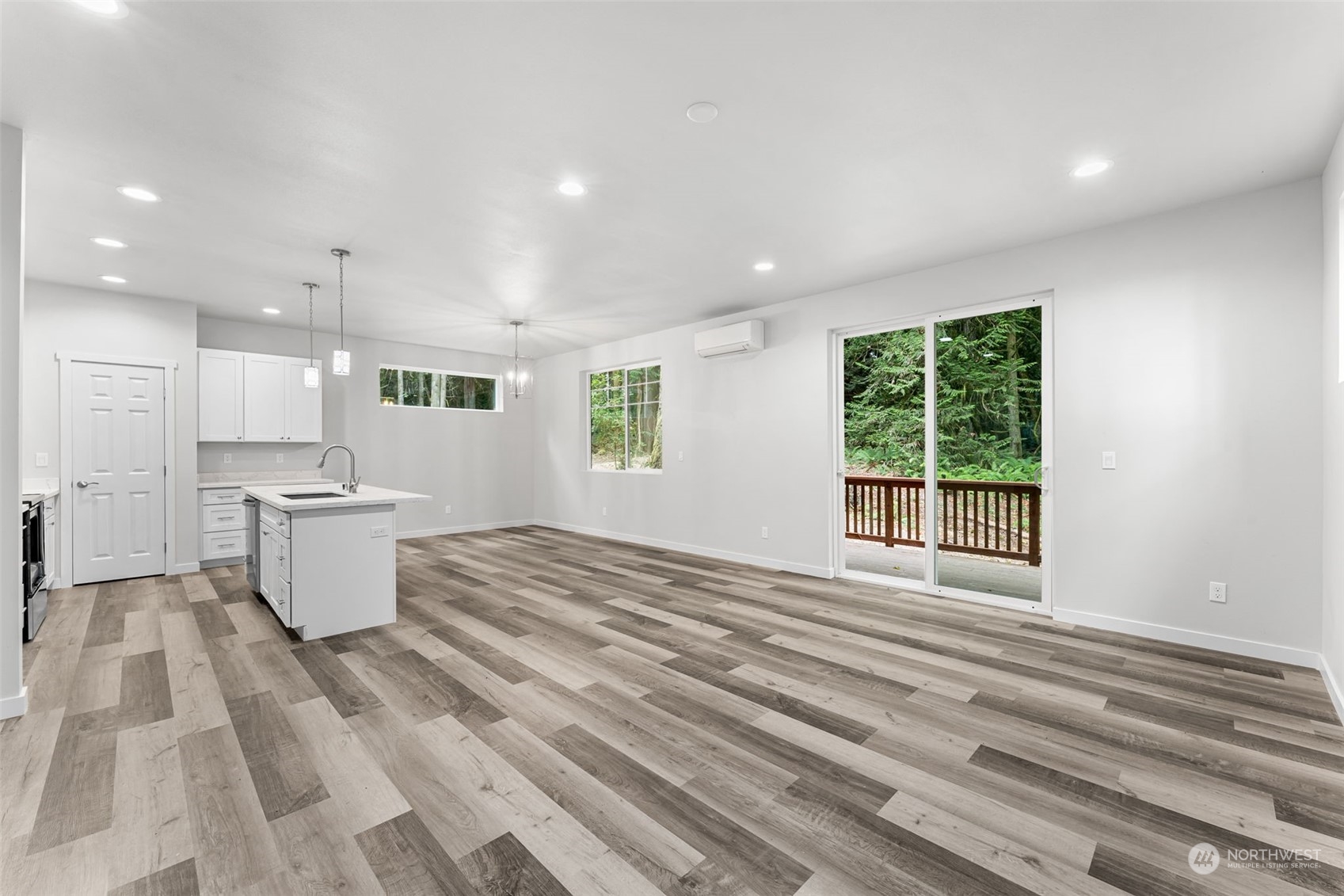 3042 Nevada Avenue E