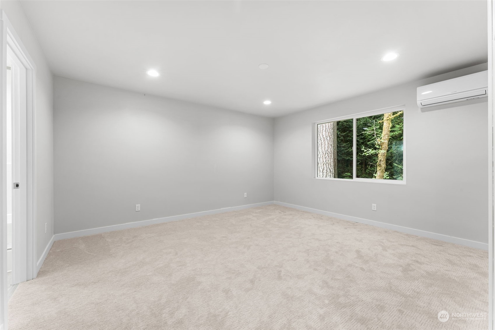 3042 Nevada Avenue E