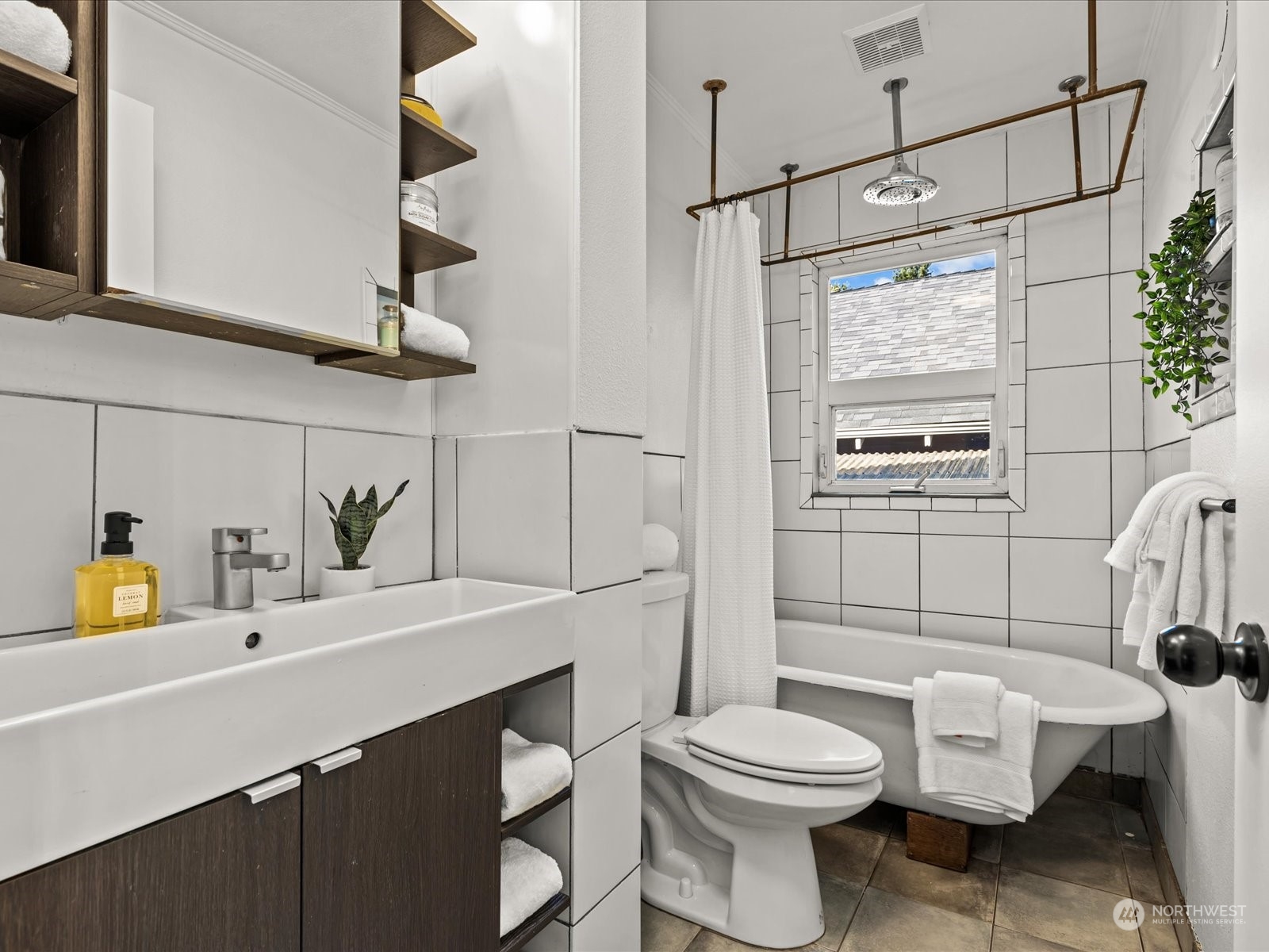 7210 Orchard Place S