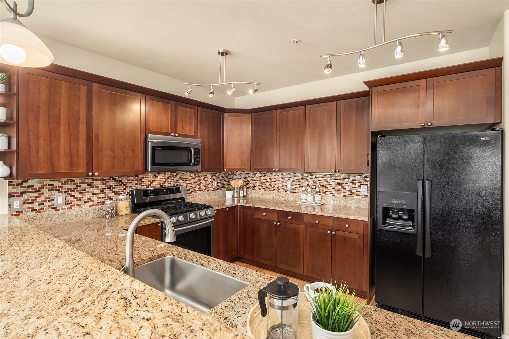 616 Glen Street #102