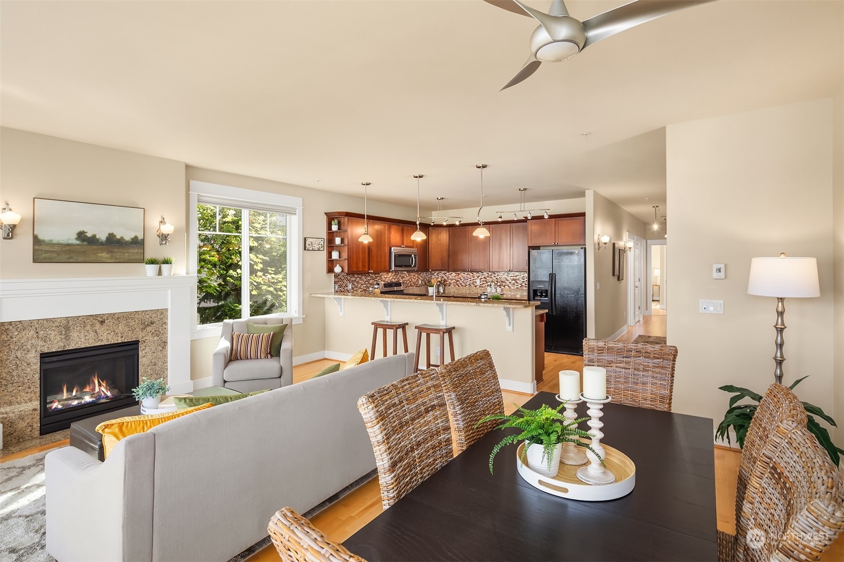 616 Glen Street #102