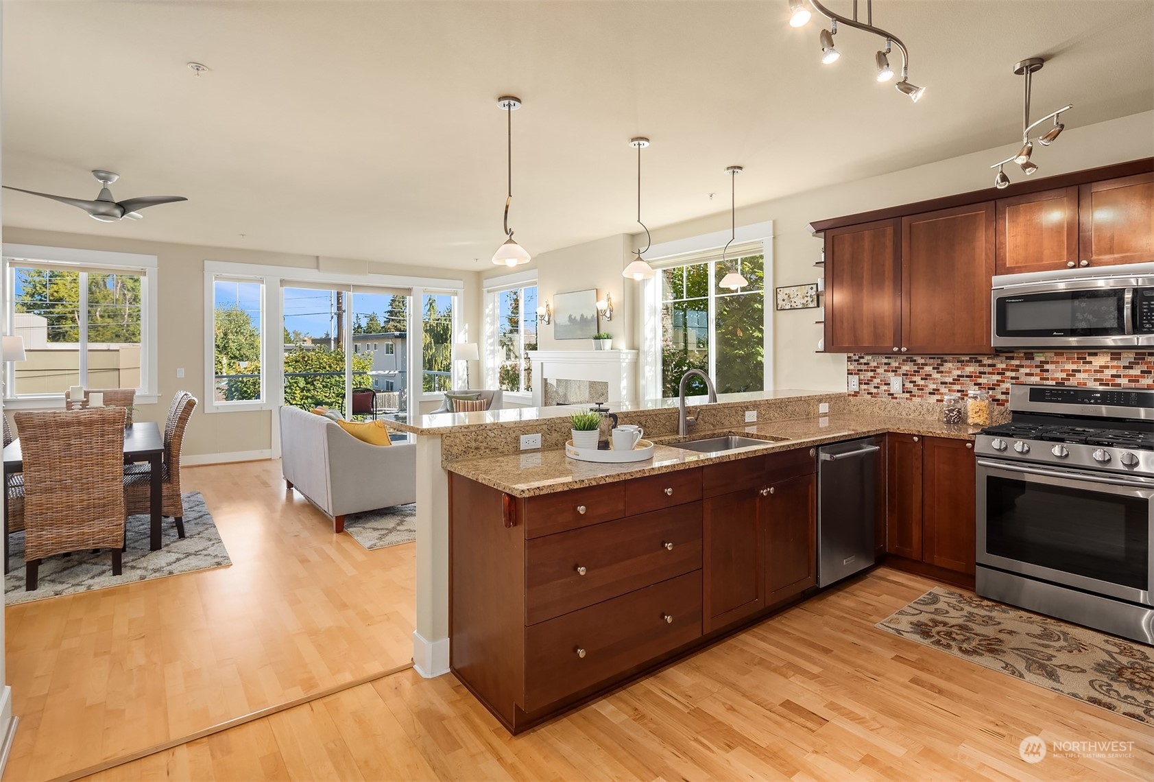 616 Glen Street #102