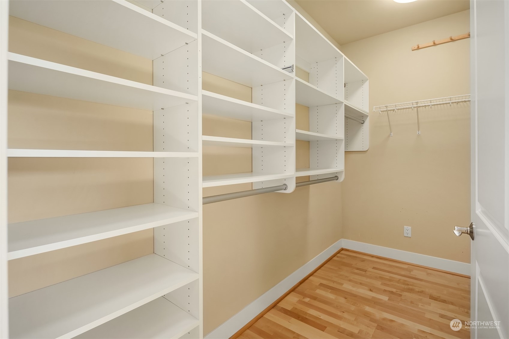 616 Glen Street #102