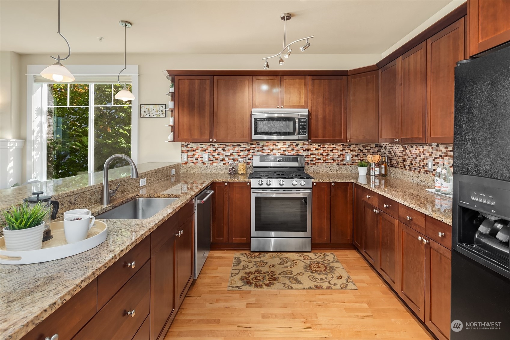 616 Glen Street #102