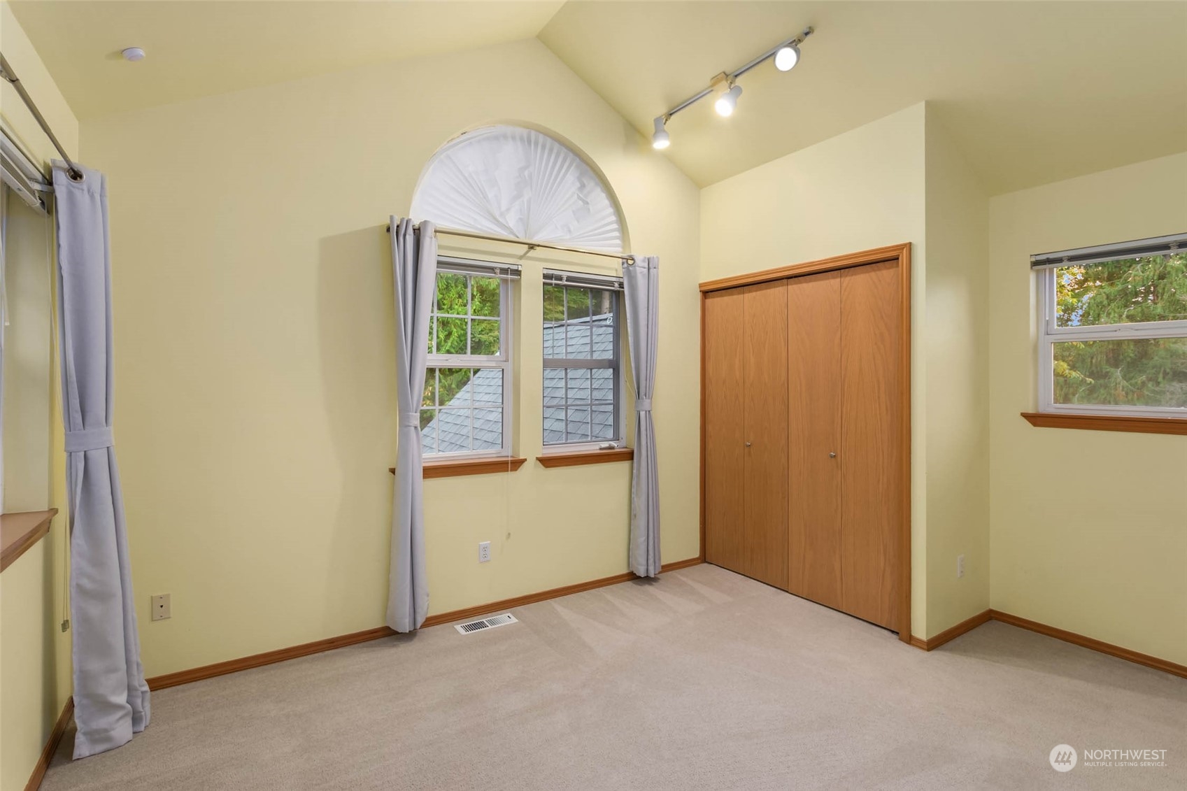 16932 89th Avenue NW