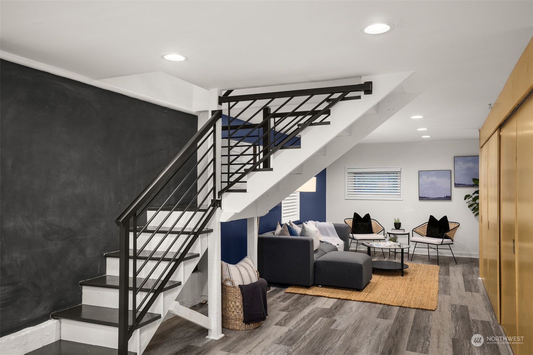 2926 Warren Avenue N