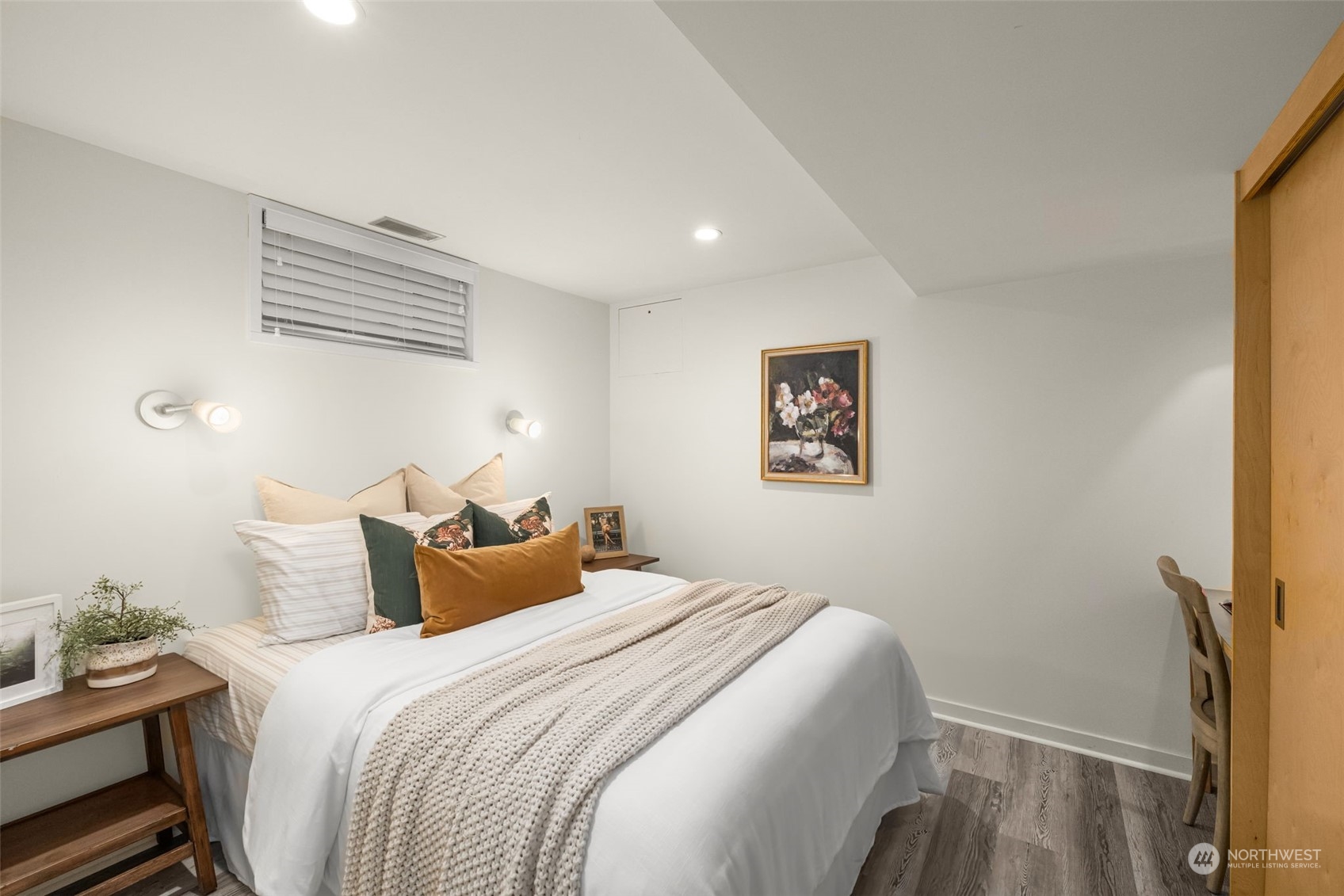 2926 Warren Avenue N