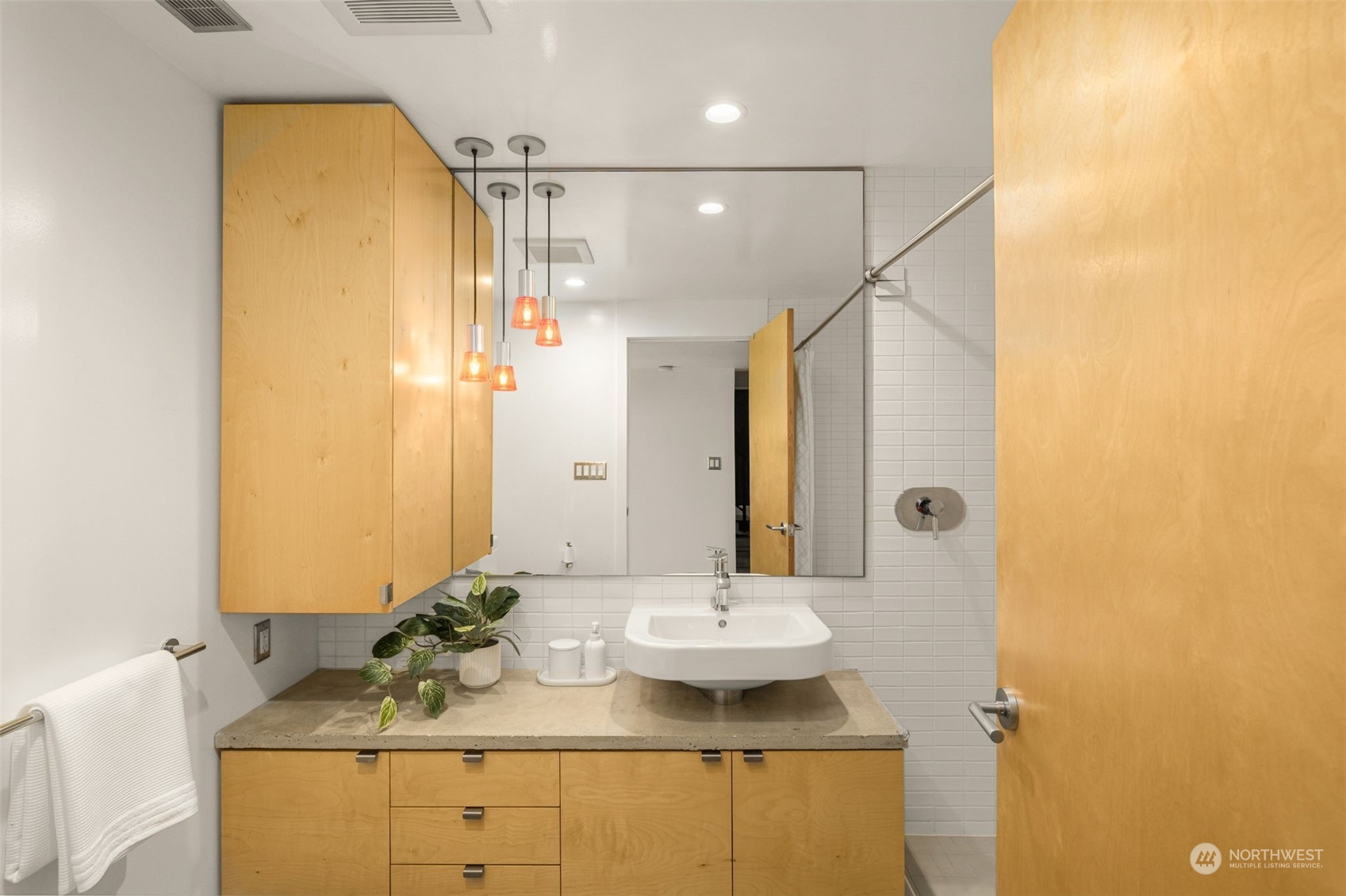 2926 Warren Avenue N