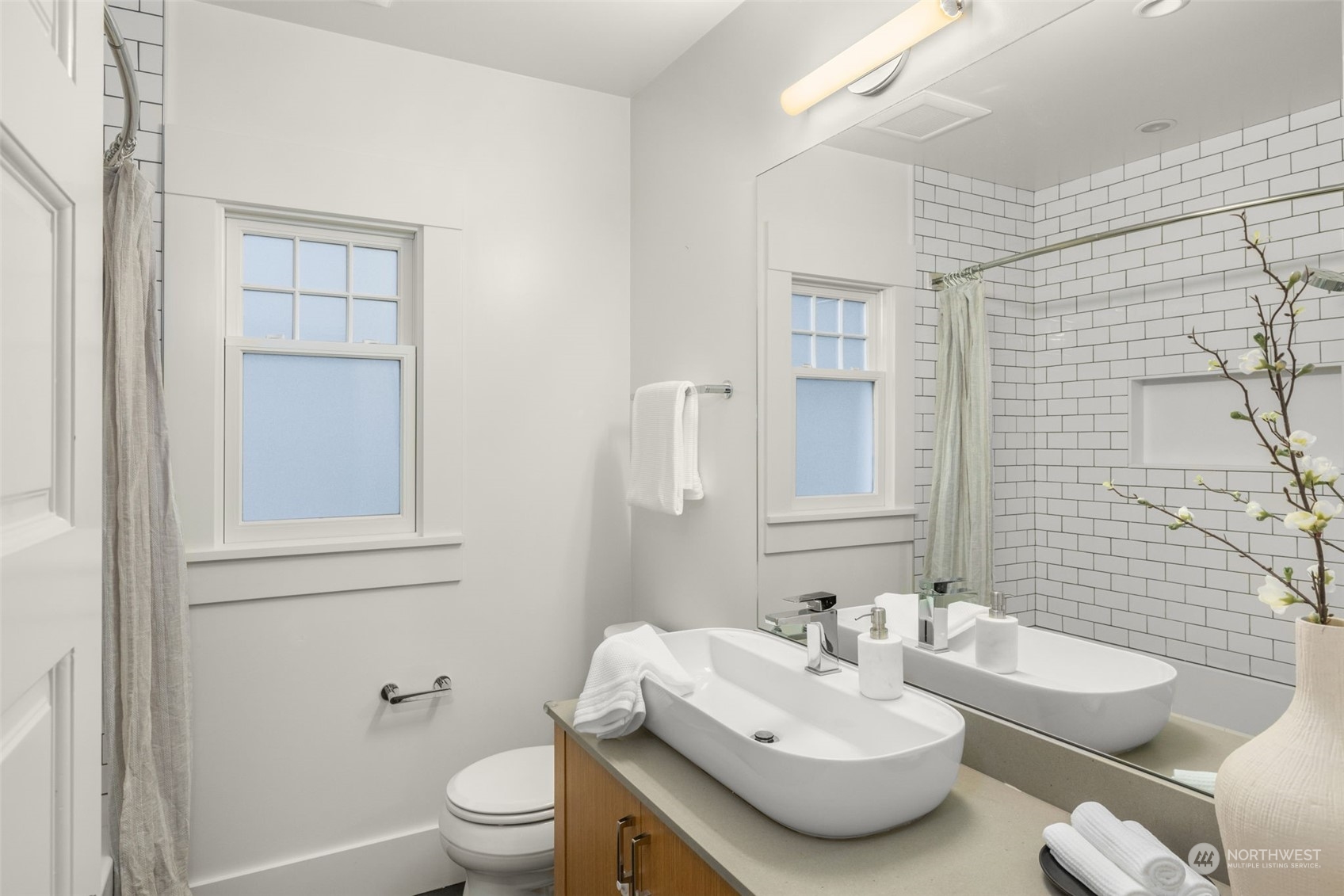 2926 Warren Avenue N