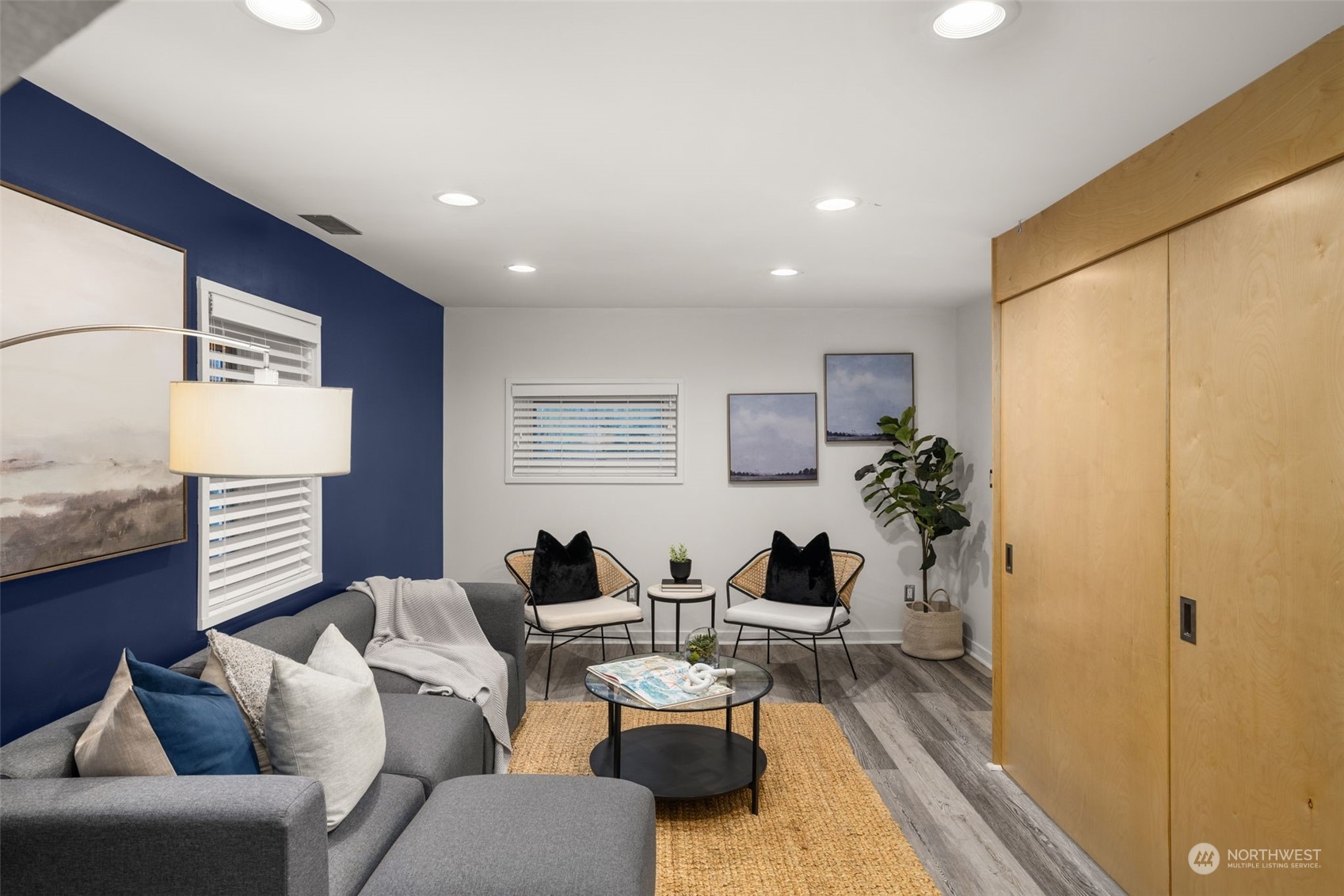 2926 Warren Avenue N