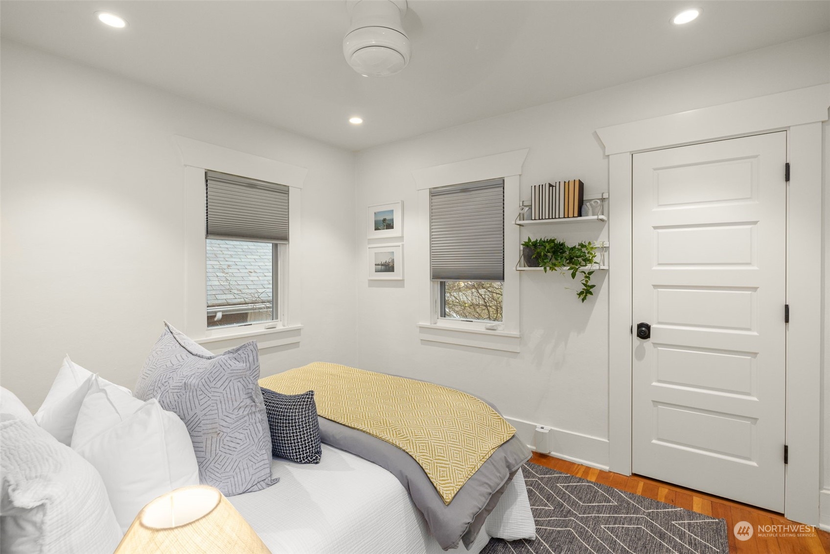 2926 Warren Avenue N