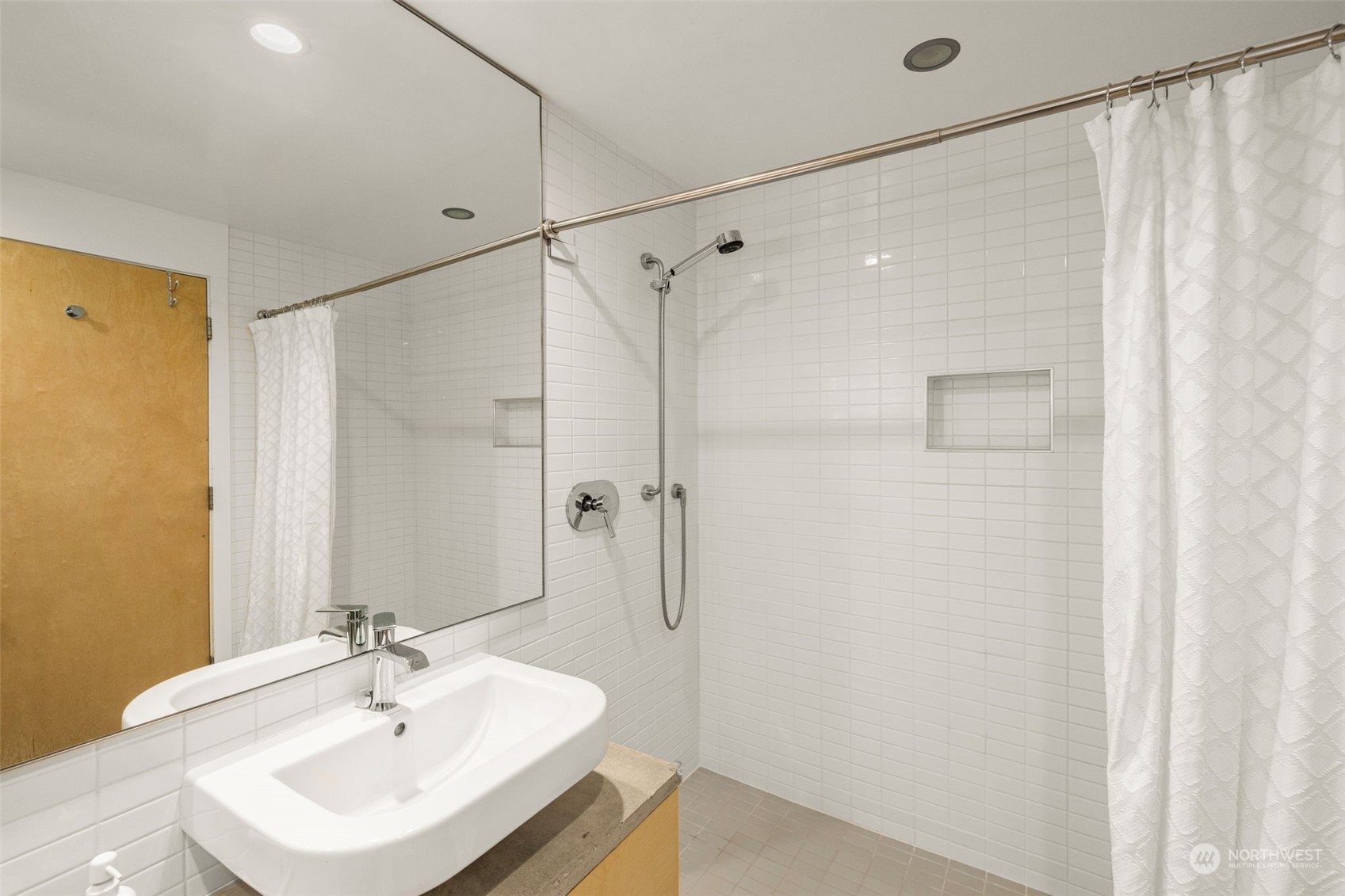 2926 Warren Avenue N