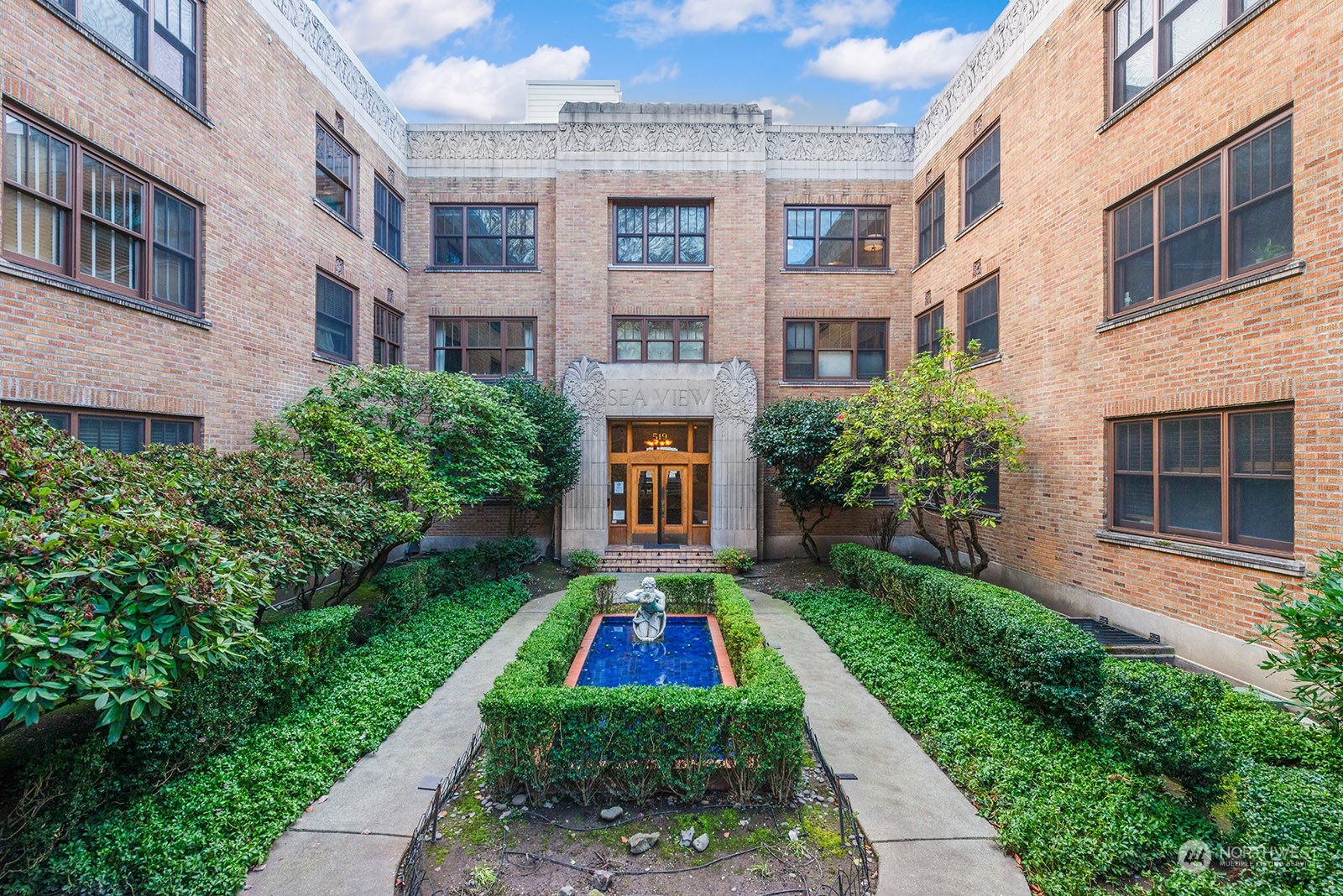 519 W Roy Street #401