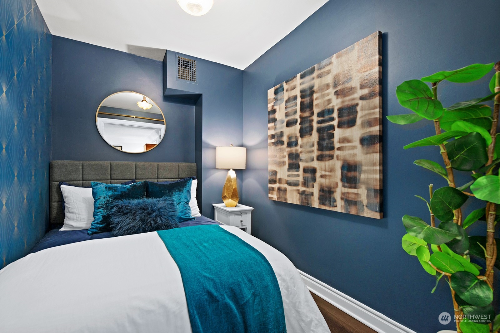 519 W Roy Street #401