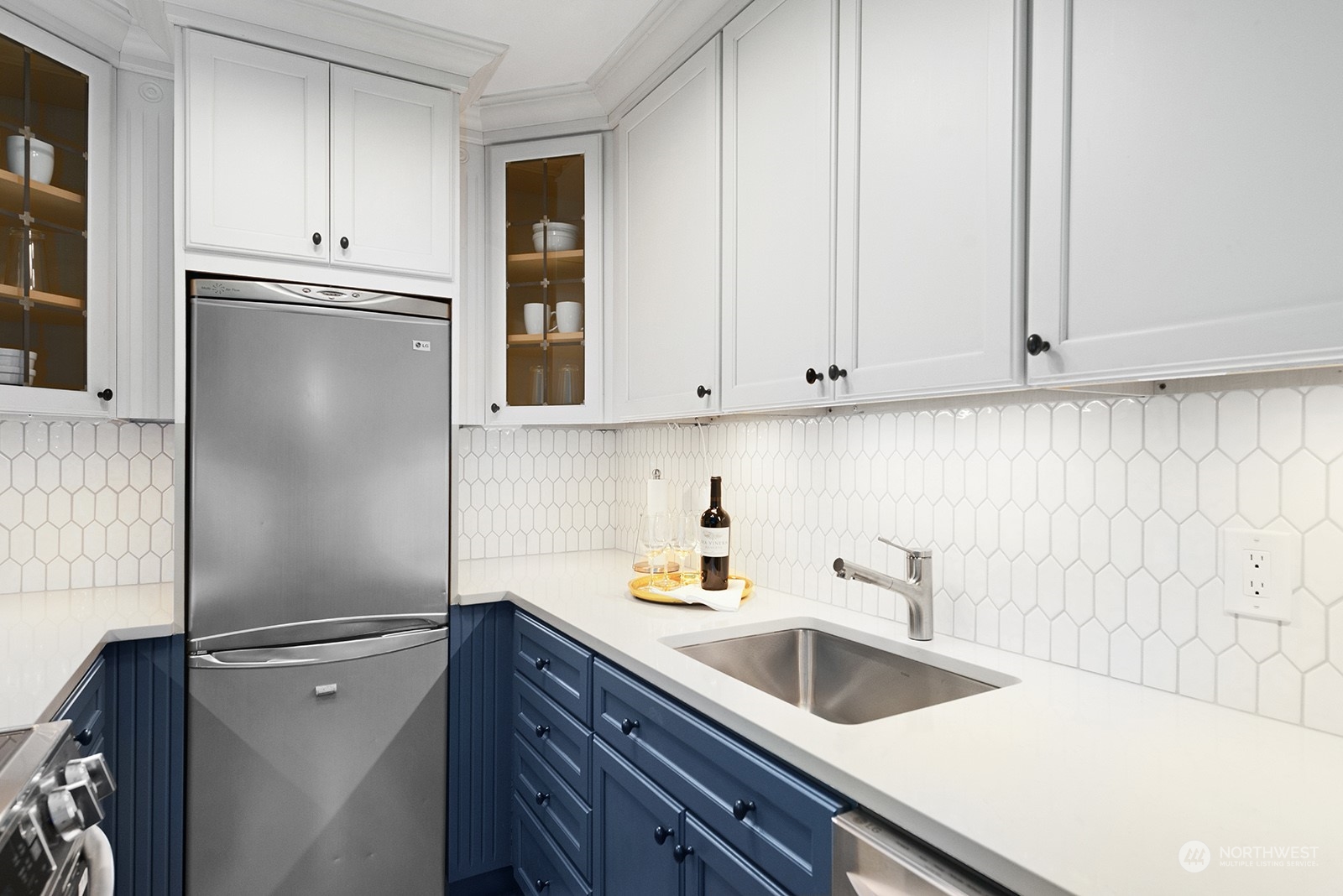 519 W Roy Street #401