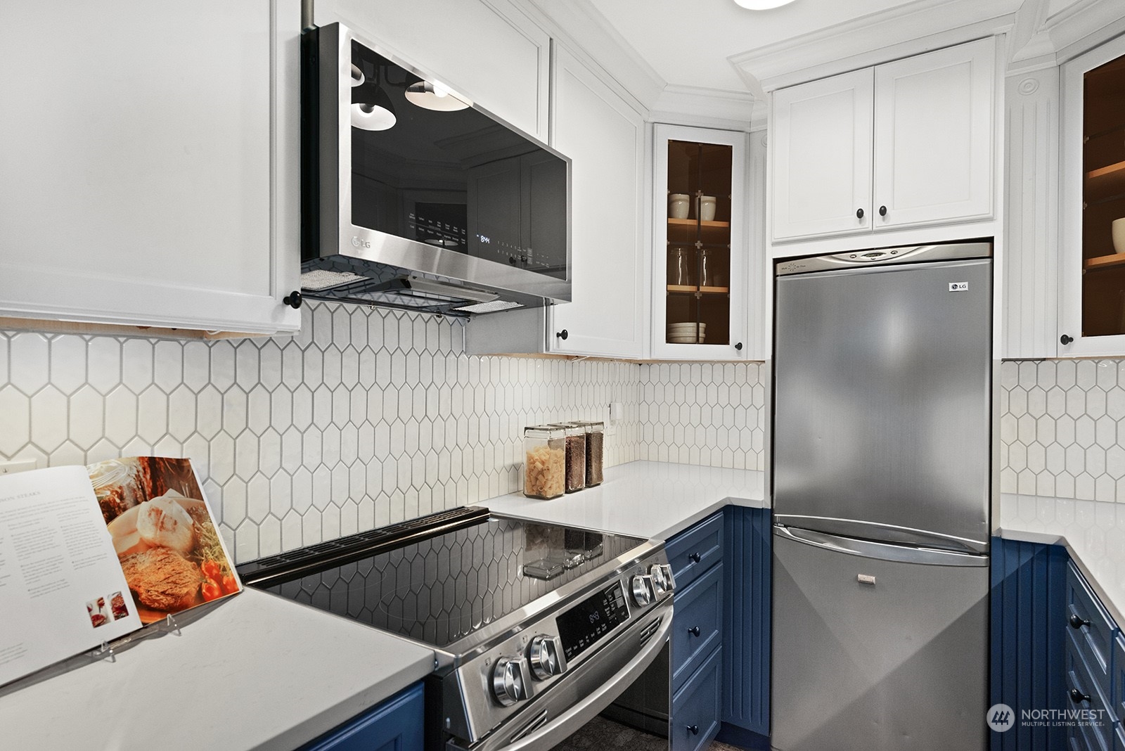 519 W Roy Street #401