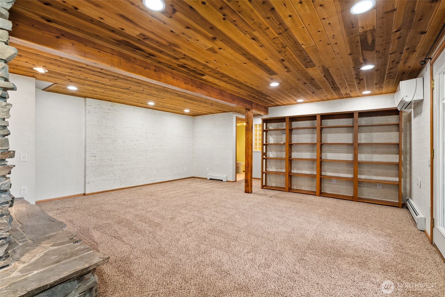 6949 Kellogg Drive NE