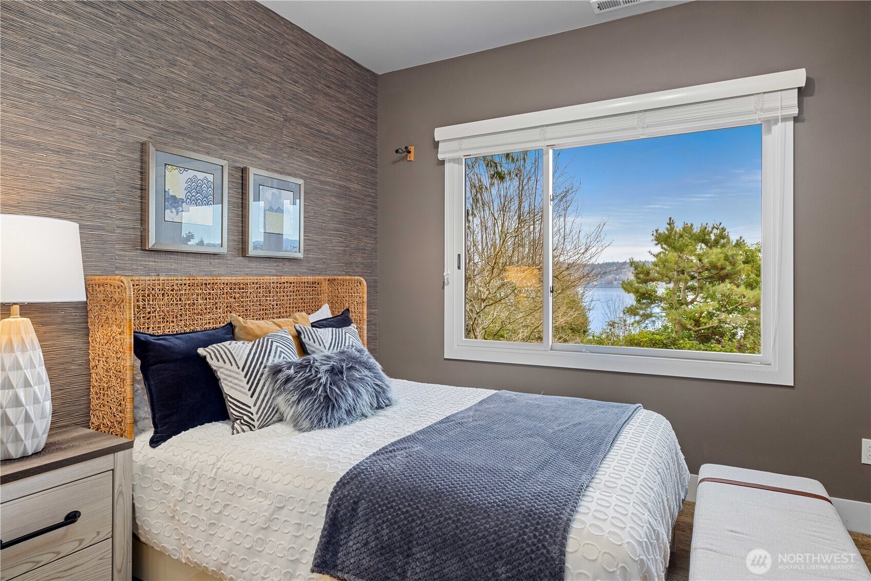 1402 W Lake Sammamish Parkway SE