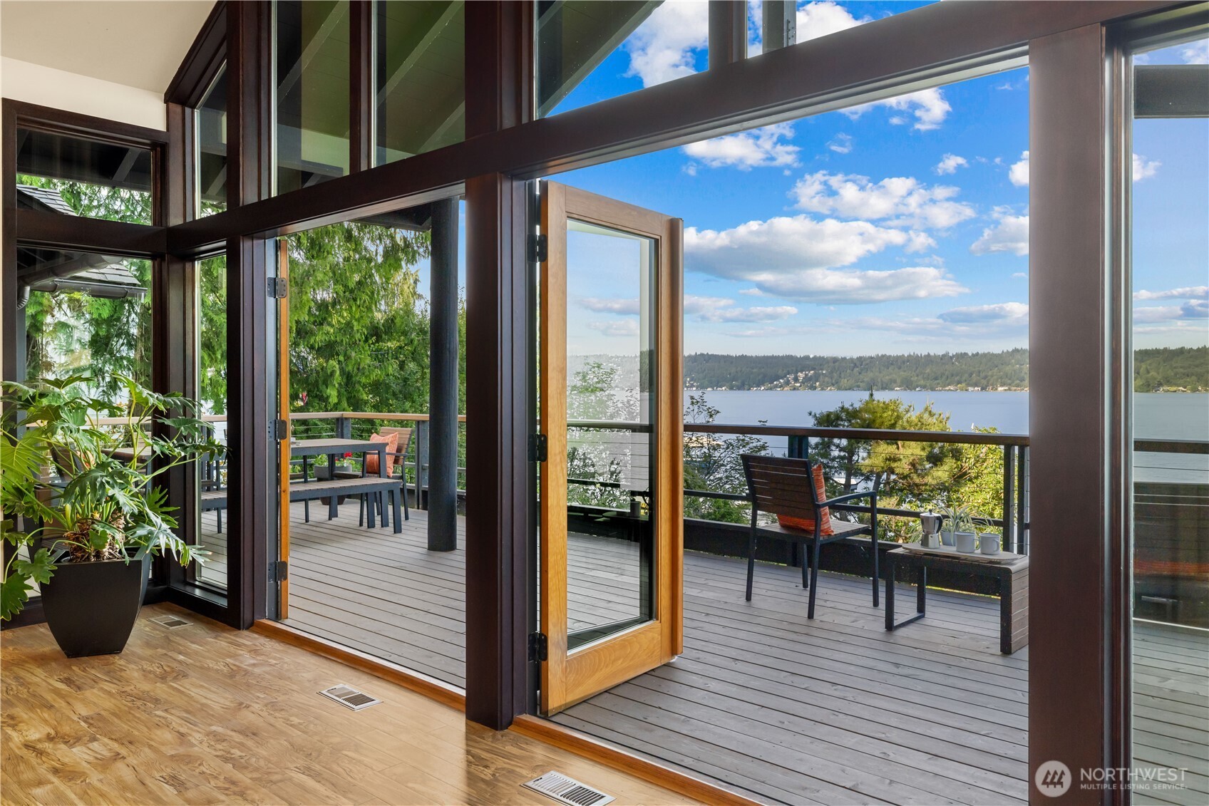 1402 W Lake Sammamish Parkway SE