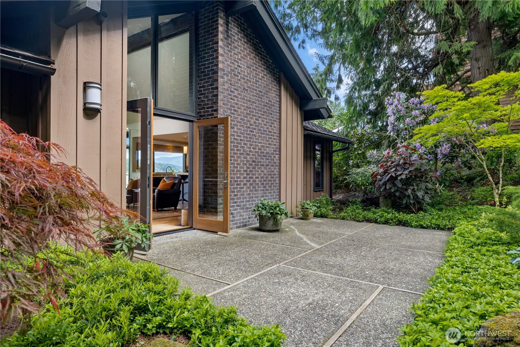 1402 W Lake Sammamish Parkway SE