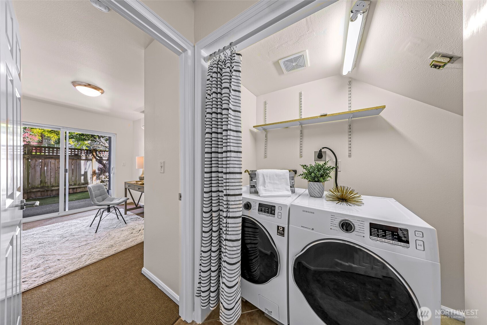 6547 5th Avenue NE Unit: B