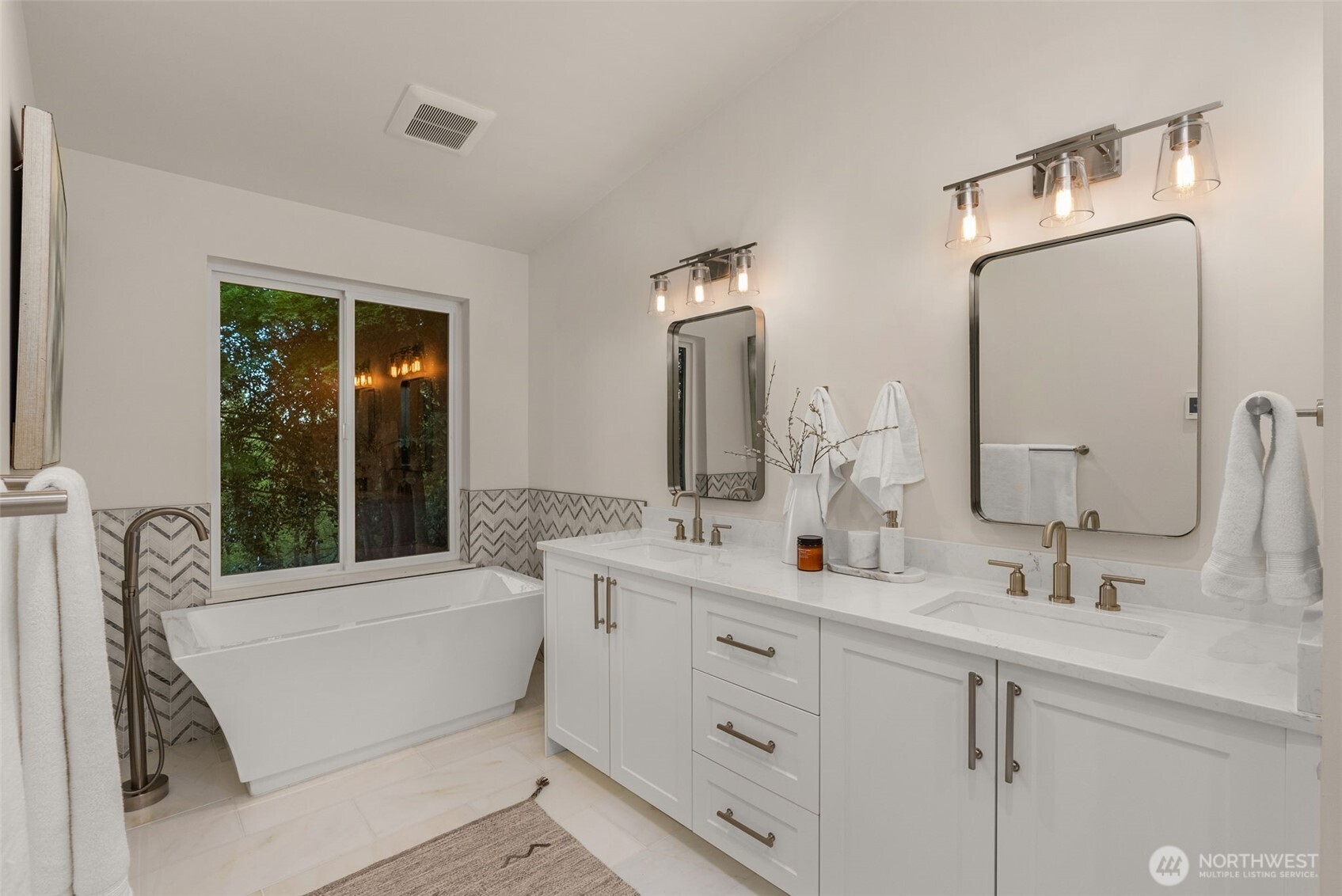 7429 NE 129th Street