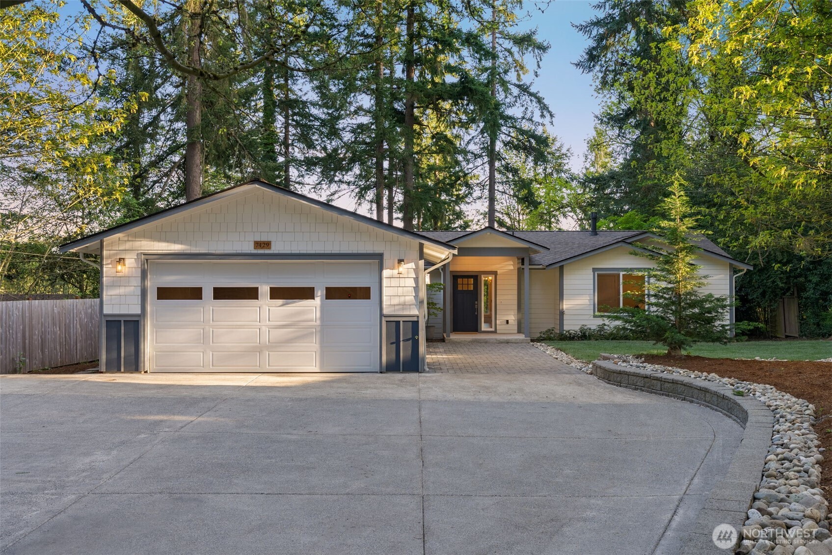 7429 NE 129th Street