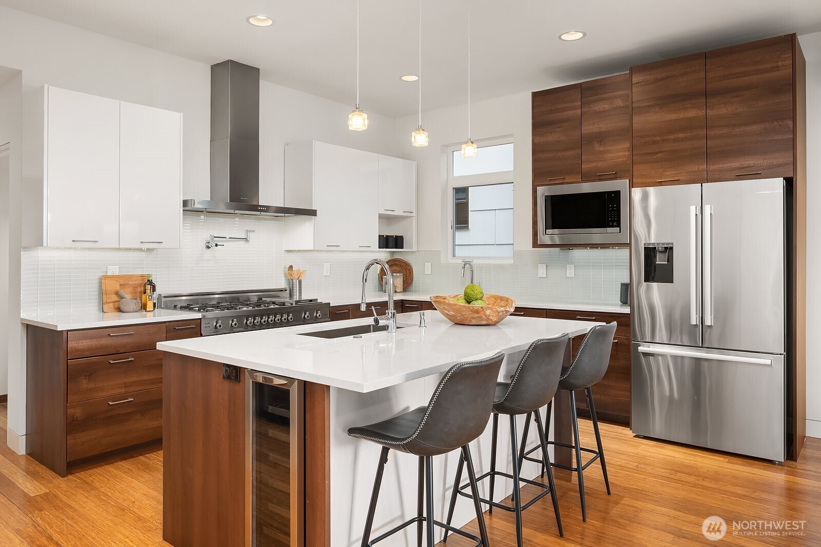 2222 Broadway E