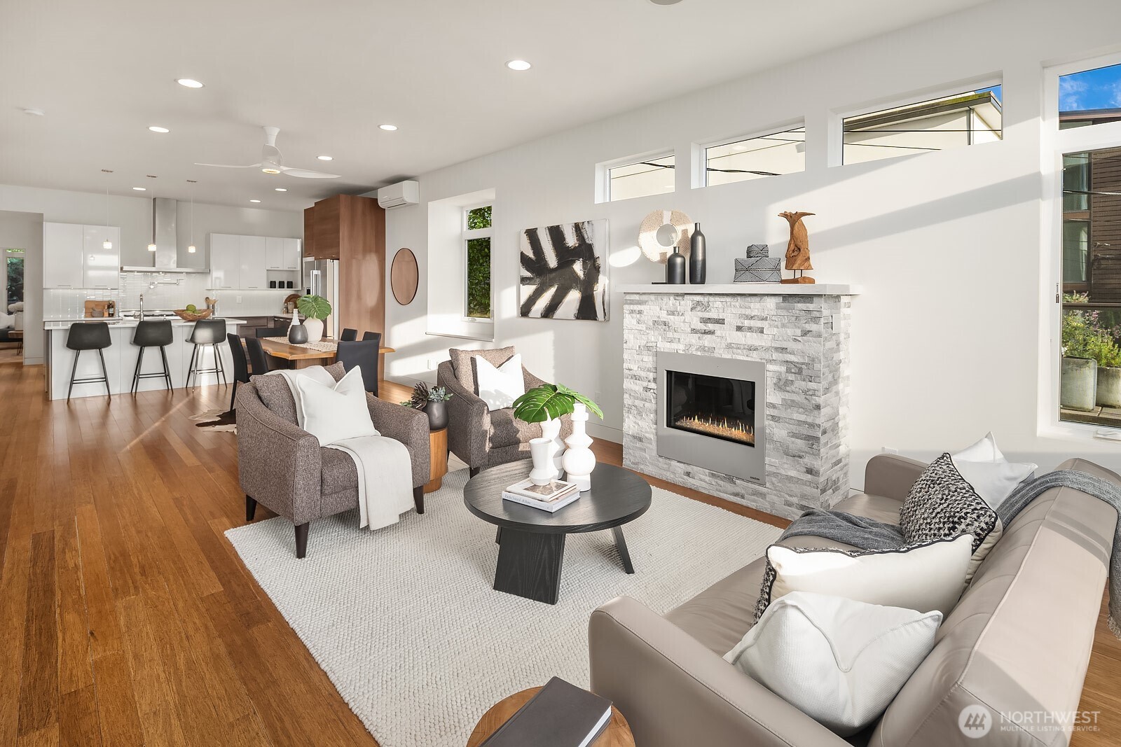 2222 Broadway E