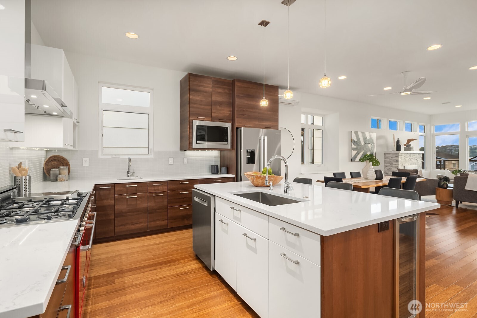 2222 Broadway E