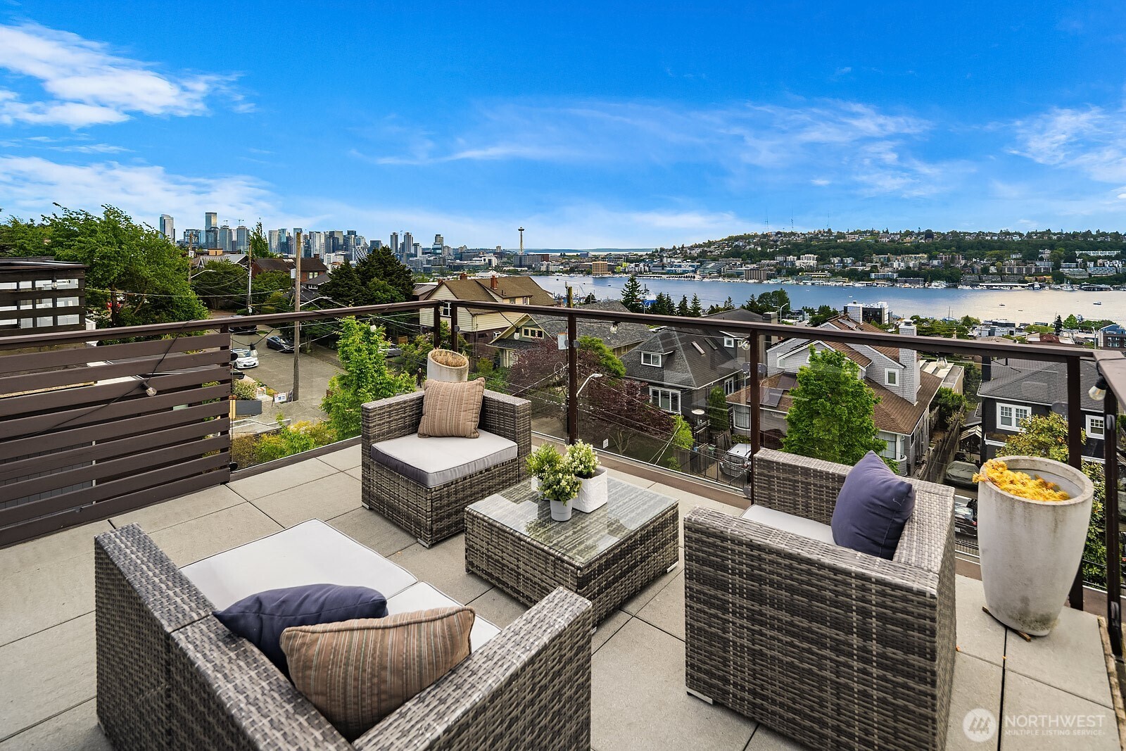 2222 Broadway E