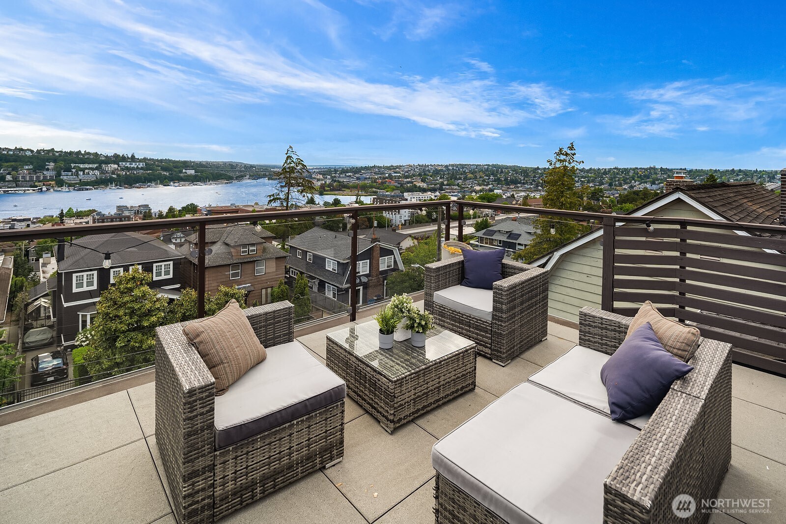 2222 Broadway E