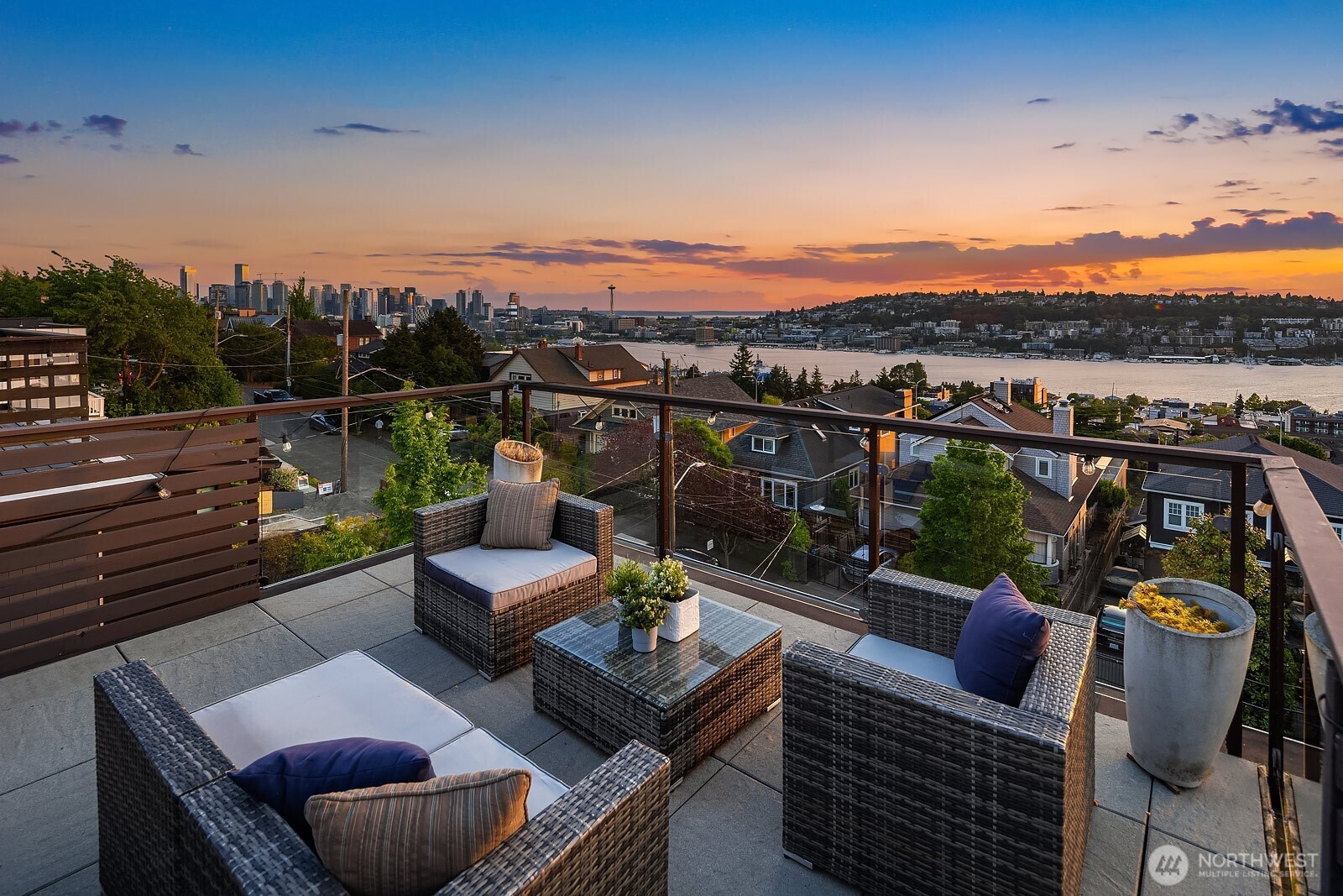 2222 Broadway E