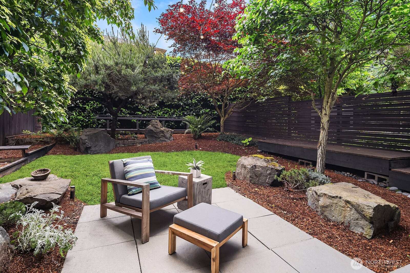 2222 Broadway E