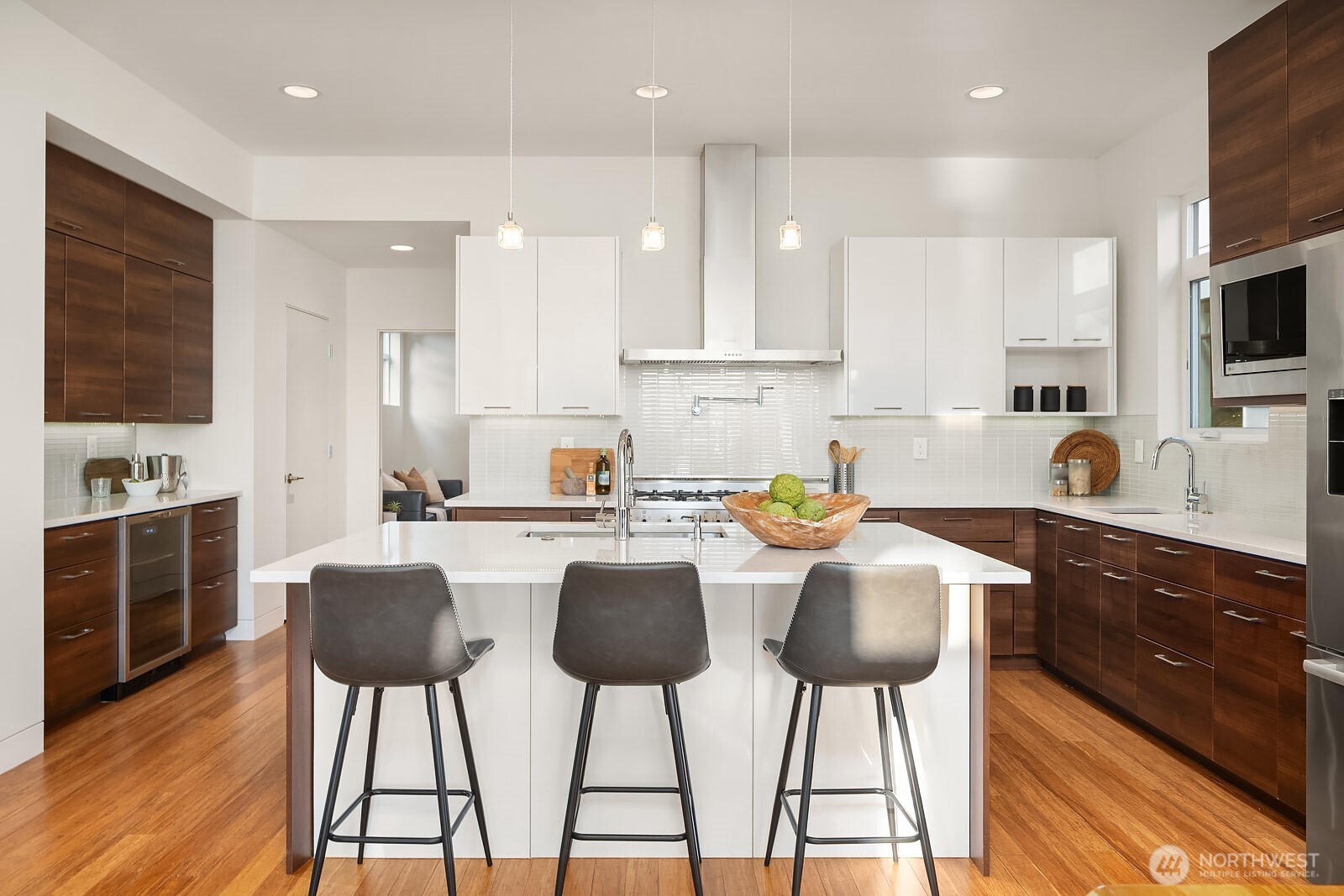 2222 Broadway E